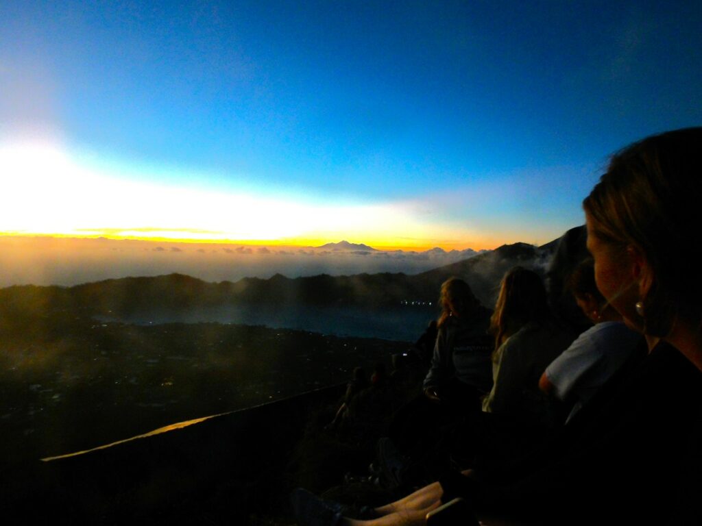 Batur vulkaan beklimmen is een van de vele Avontuurlijke activiteiten op Bali. Doe er aan mee tijdens onze 15-daagse rondreis door Bali en Java
