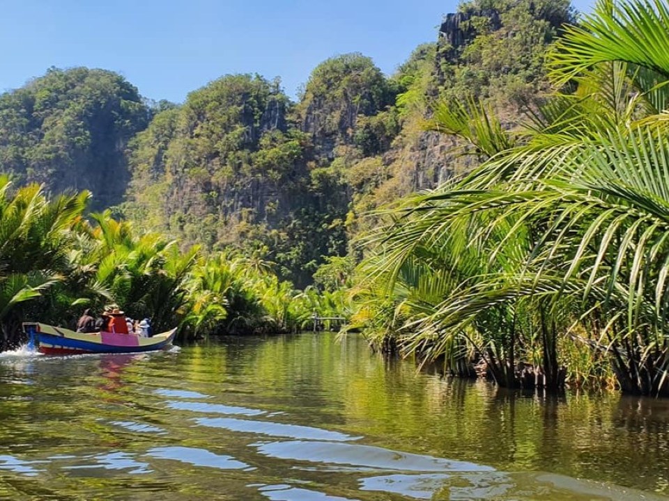 Varen in Rammang Rammang is een van de Hoogtepunten van Sulawesi
